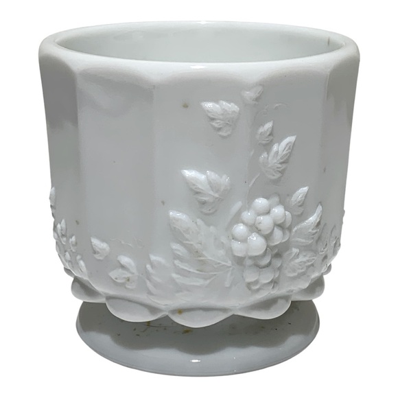 Vintage Westmorland Paneled Grape & Cables Milk Glass Bowl - Picture 1 of 3